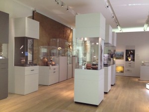 Exemple de vitrines du catalogue de MBA France, Landesmuseum Württemberg, Stuttgart.