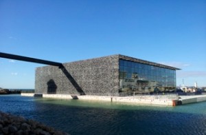 Le MuCEM, récemment ouvert, qui pourrait témoigner de sa vision renouvelée du rôle d'un musée dans son environnement urbain.