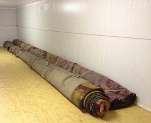 Le tapis du chœur de Notre-Dame de Paris en attente de traitement © Hygiène Office.