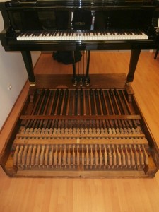 Pédalier Pleyel de 1890 et piano © Culture Time