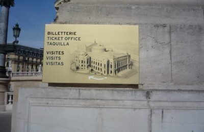 Signalétique extérieure de l'Opéra Garnier © Boscher