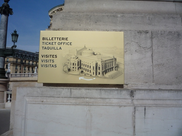 Signalétique extérieure de l'Opéra Garnier © Boscher