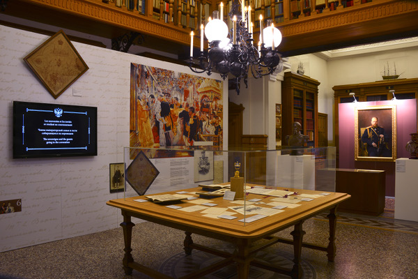 Scénographie de l'exposition Romanov - Grimaldi 3 siècles d'histoire © Exhibit Group