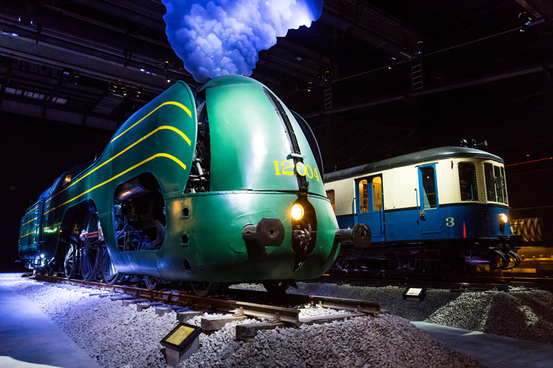 Inytium, Train World
