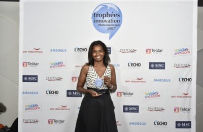 Odile Dussaucy de Mes Sorties Culture, recevant le Trophée de l’innovation 2017, dans la catégorie « services clients » . ©Alexandre Nestora
