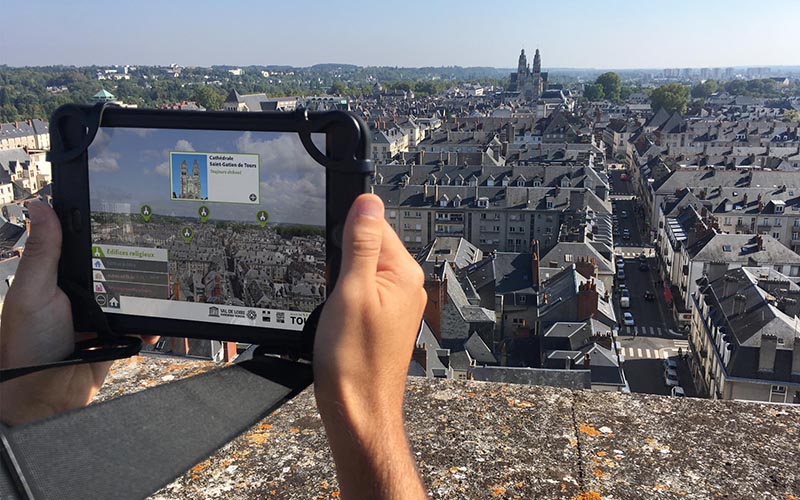 44 Screens Tour Charlemagne Tours