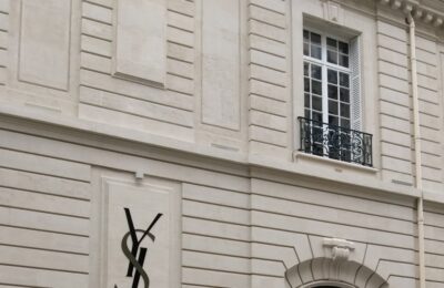 Musée Yves Saint Laurent - Fondation Pierre Bergé. ©Boscher Signalétique et Image.