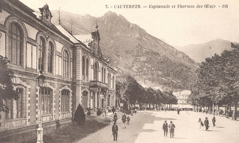 esplanade thermes cauterets