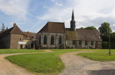 Vue extérieure de l'abbaye de Verneuil-sur-Avre. ©POUDOU99 - Creative Commons CC