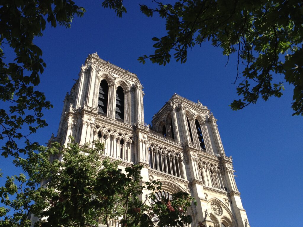 Capitaine-Fracasse-Sycomore-montage-nouveau-parcours-multi-lingues-Notre-Dame