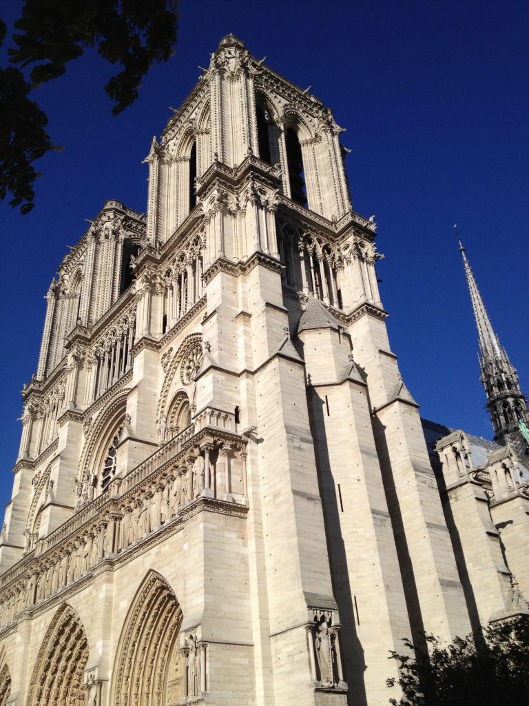 Capitaine-Fracasse-Sycomore-montage-nouveau-parcours-multi-lingues-Notre-Dame