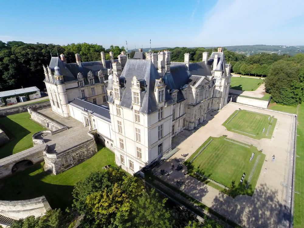 Le château d’Ecouen, dans le Val-d’Oise, date du XVIe siècle et abrite désormais le Musée national de la Renaissance.  © PWP -RmnGP